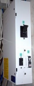 250 A automāts invertora atslēgšanai un slēdži kontroliera atvienošanai 250 A automāts invertora atslēgšanai un slēdži kontroliera atvienošanai